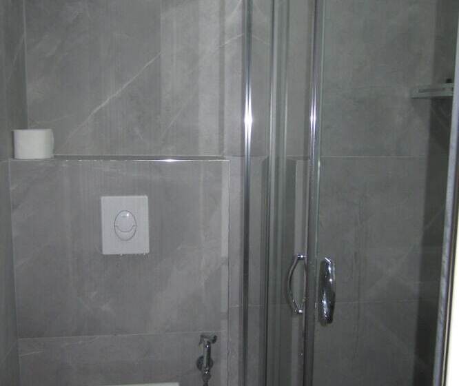 غرفة قياسية, Freddy S