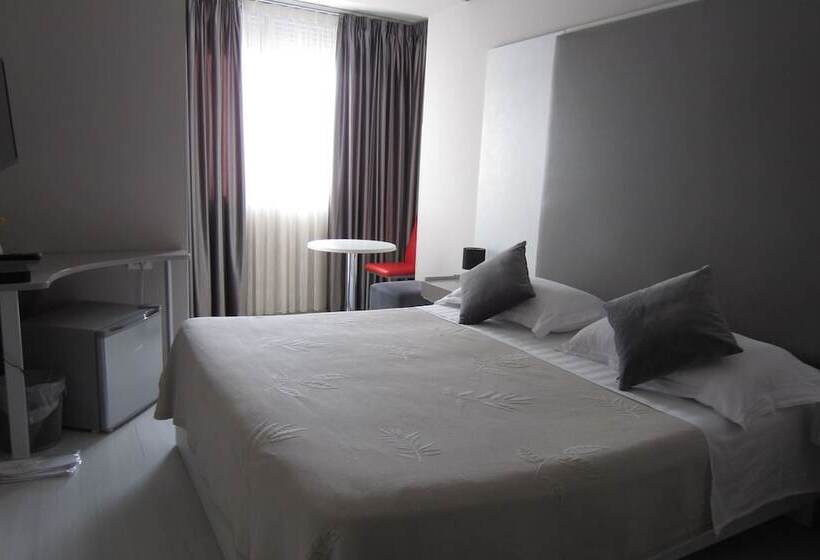 غرفة قياسية, Freddy S