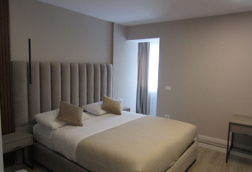 غرفة قياسية, Freddy S