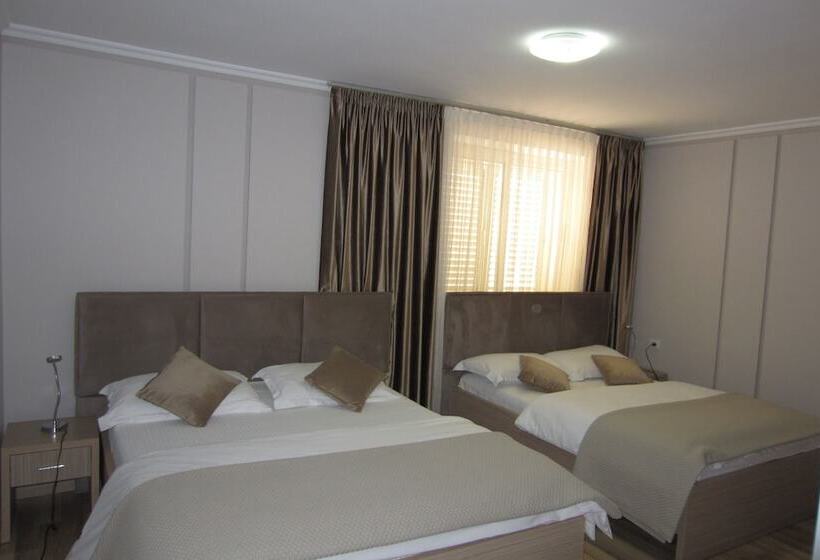 غرفة إقتصادية ثلاثية, Freddy S