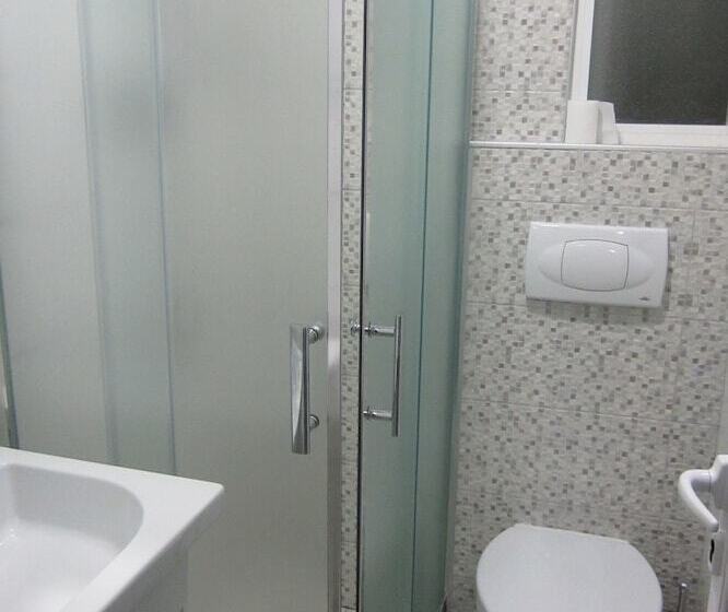 غرفة قياسية فردية, Freddy S