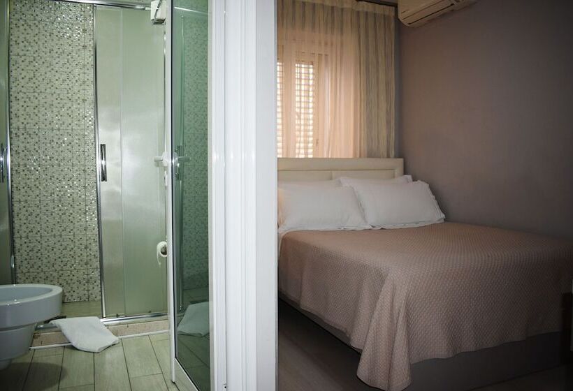 غرفة قياسية فردية, Freddy S