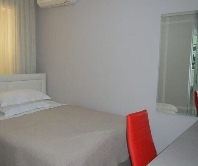 غرفة قياسية فردية, Freddy S