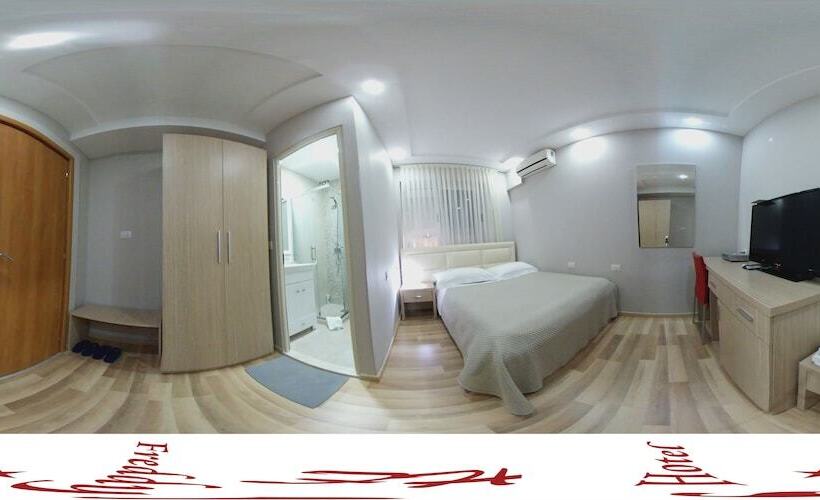 غرفة قياسية فردية, Freddy S