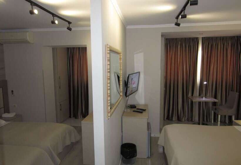 غرفة قياسية رباعية, Freddy S