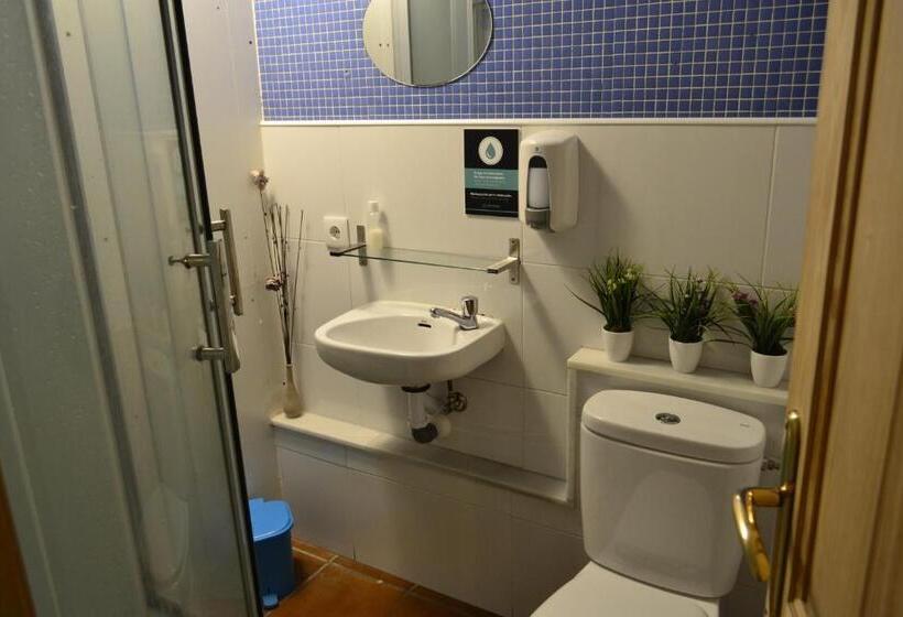 스탠다드 4인용 룸 공용 욕실, Albergue O Fogar De Teodomiro