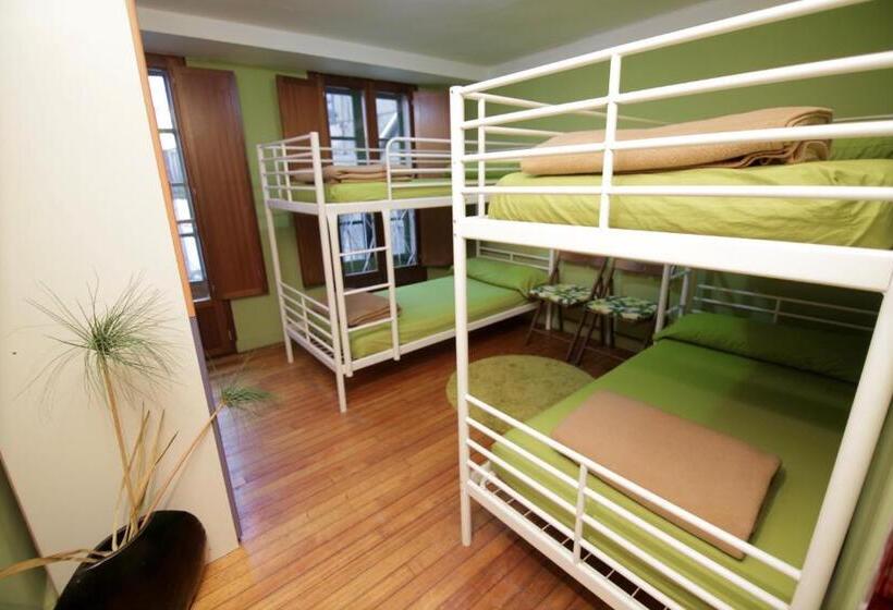 스탠다드 4인용 룸 공용 욕실, Albergue O Fogar De Teodomiro