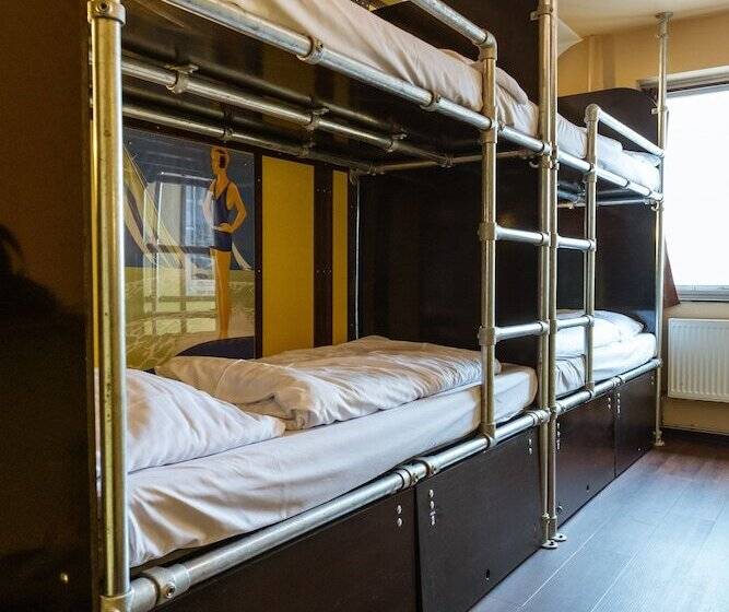공용 욕실 구비 공동 객실 내의 침대, Copenhagen Downtown Hostel