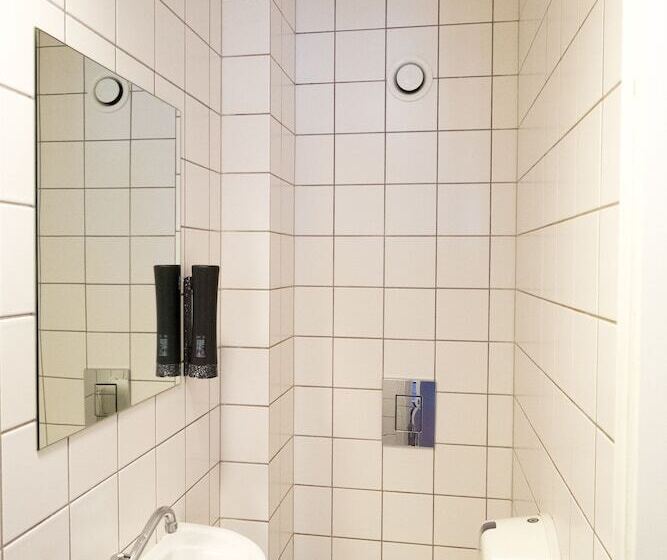 标准单人间共用浴室, Copenhagen Downtown Hostel