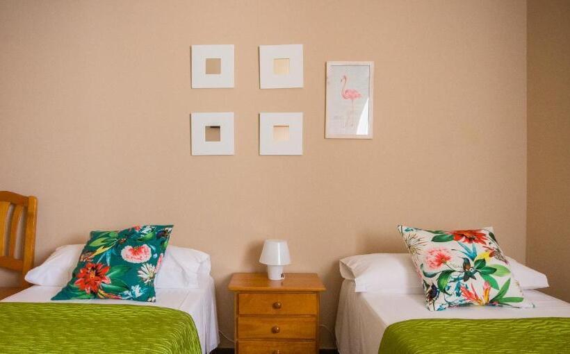 Номер Стандарт, Hostal El Convent De Moncada