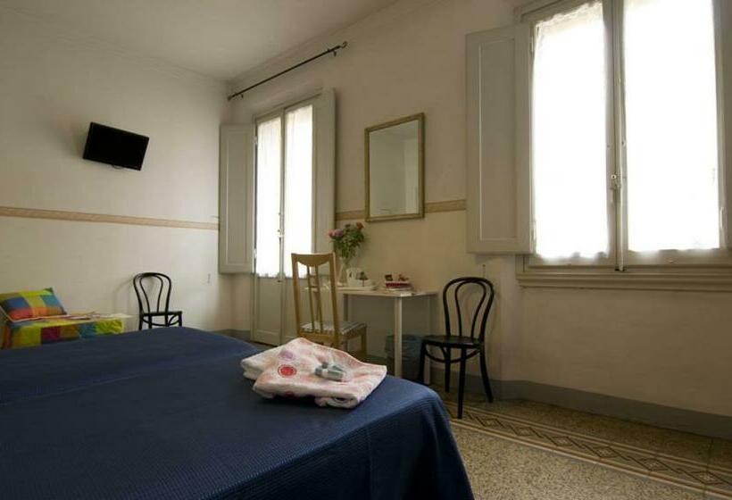 اتاق استاندارد سه تخته با سرویس بهداشتی مشترک, Soggiorno Primavera