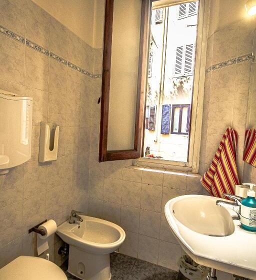 اتاق استاندارد چهارنفره با سرویس بهداشتی مشترک, Soggiorno Primavera