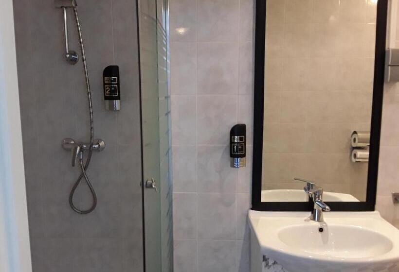 스탠다드 트리플 룸, Baan