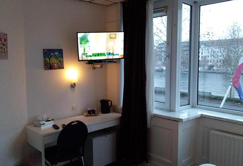 이코노미 룸, Baan