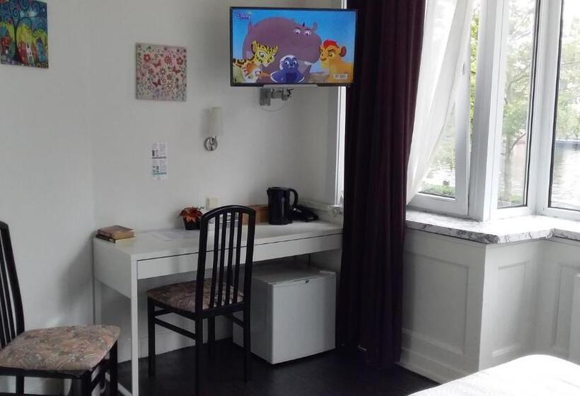 이코노미 룸, Baan