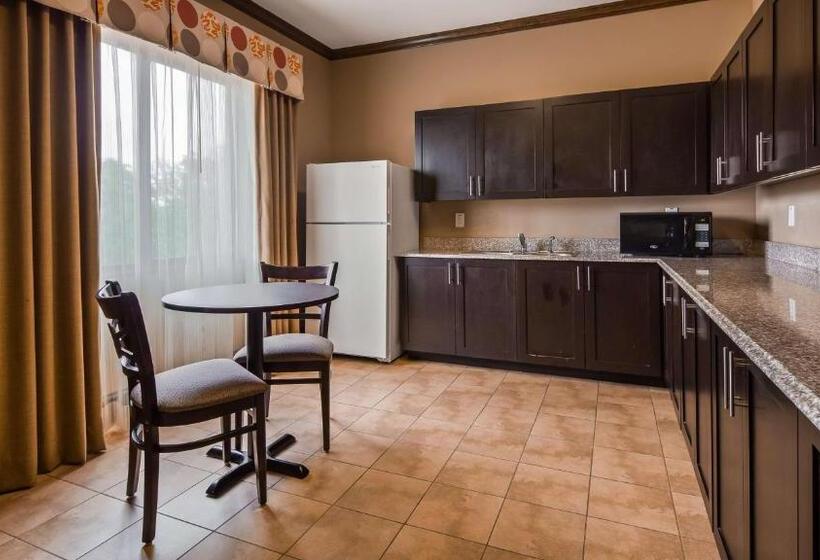 מיטת קינג בסוויטה, Best Western Plus Texoma Hotel & Suites