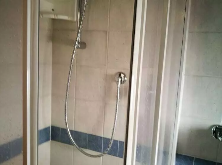Standard Yhden Hengen Huone, Haway