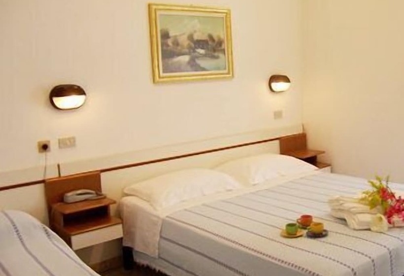 اتاق استاندارد سه نفره, Haway