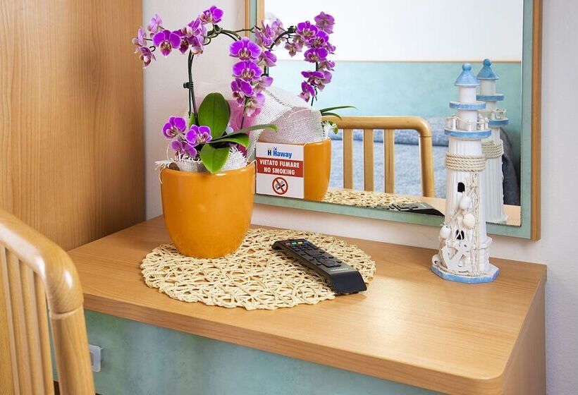 Номер Стандарт Трехместный, Haway