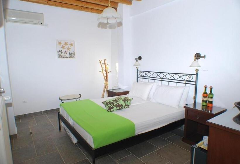 غرفة قياسية ثلاثية مطلة علي الحديقة, Myrto