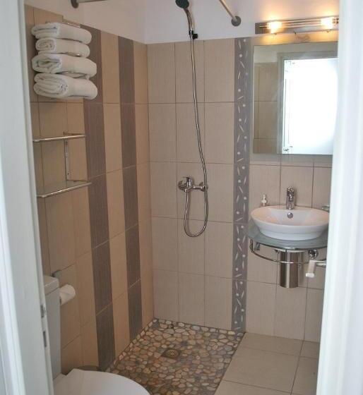 غرفة قياسية مطلة على الجبل, Myrto