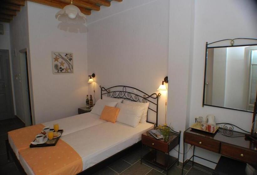 غرفة قياسية مطلة على الجبل, Myrto