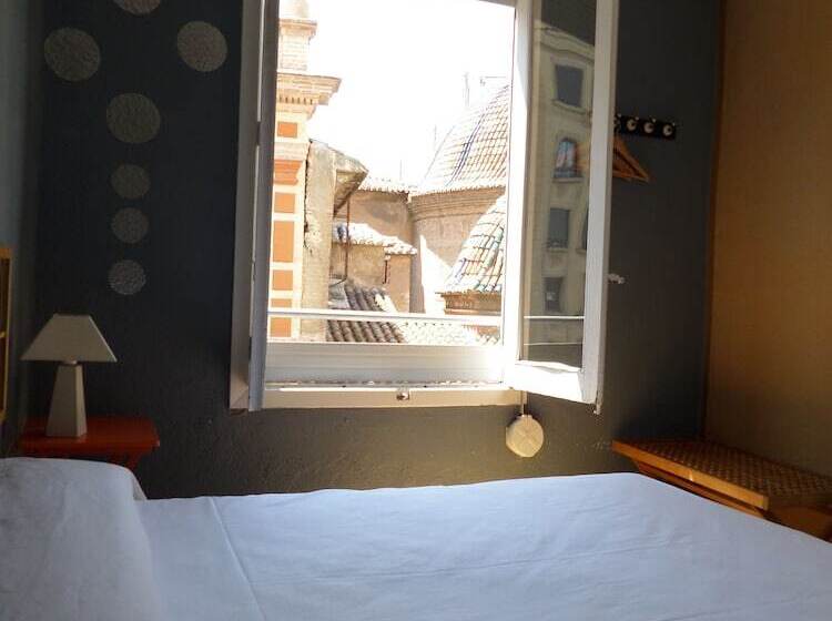 اتاق استاندارد با سرویس بهداشتی مشترک, Russafa Youth Hostel