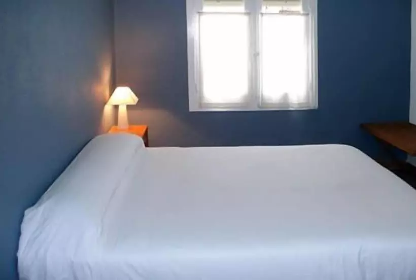 اتاق استاندارد با سرویس بهداشتی مشترک, Russafa Youth Hostel