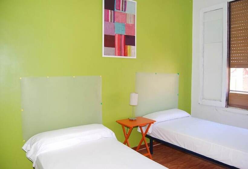 اتاق استاندارد با سرویس بهداشتی مشترک, Russafa Youth Hostel