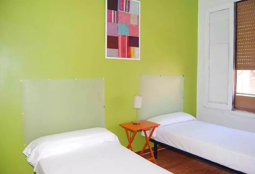 اتاق استاندارد با سرویس بهداشتی مشترک, Russafa Youth Hostel