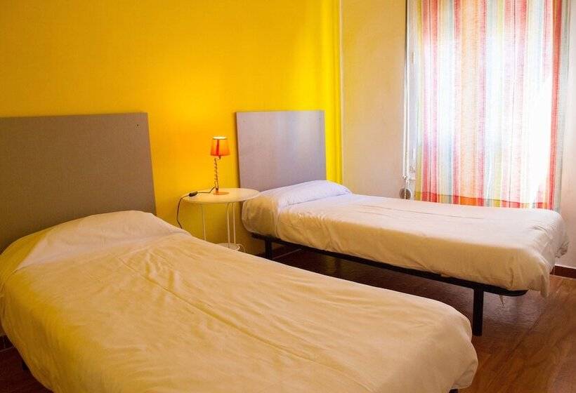 اتاق استاندارد با سرویس بهداشتی مشترک, Russafa Youth Hostel