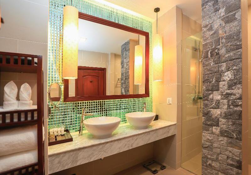 اتاق استاندارد با سرویس بهداشتی مشترک, Russafa Youth Hostel