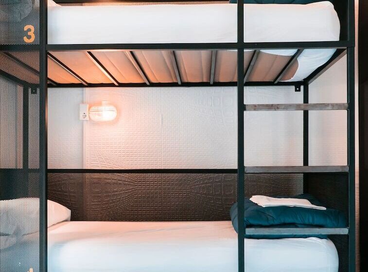 اتاق کلاسیک چهارنفره, Joy Setas Coworking