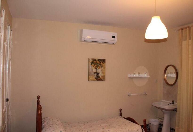 اتاق استاندارد یک تخته با سرویس بهداشتی مشترک, Pensión Bienvenido