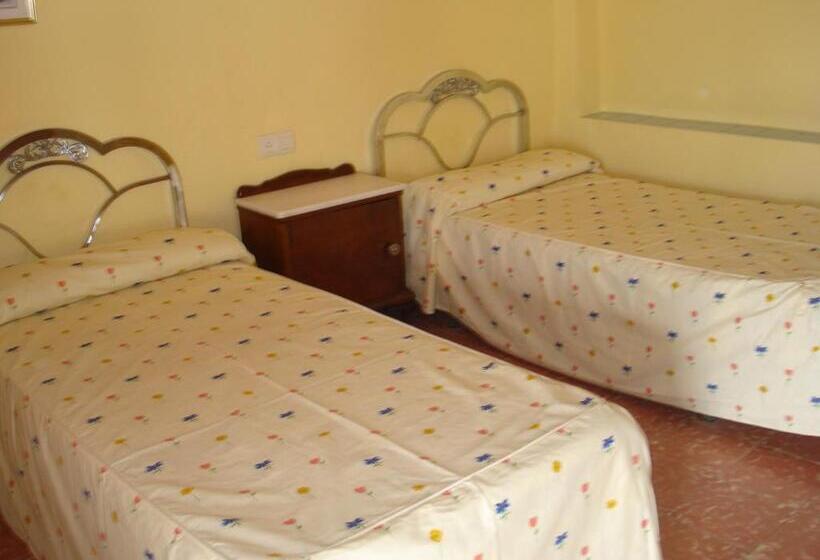 اتاق استاندارد با سرویس بهداشتی مشترک, Pensión Bienvenido