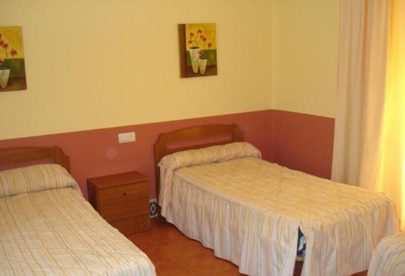 اتاق استاندارد سه تخته با سرویس بهداشتی مشترک, Pensión Bienvenido