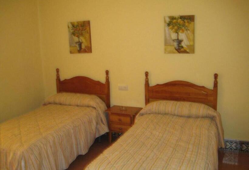 اتاق استاندارد سه تخته با سرویس بهداشتی مشترک, Pensión Bienvenido