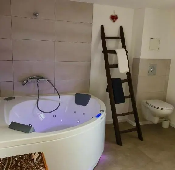 キングサイズベッドのデラックススイート, Au Repos Des Vignes, Chambres D Hôtes