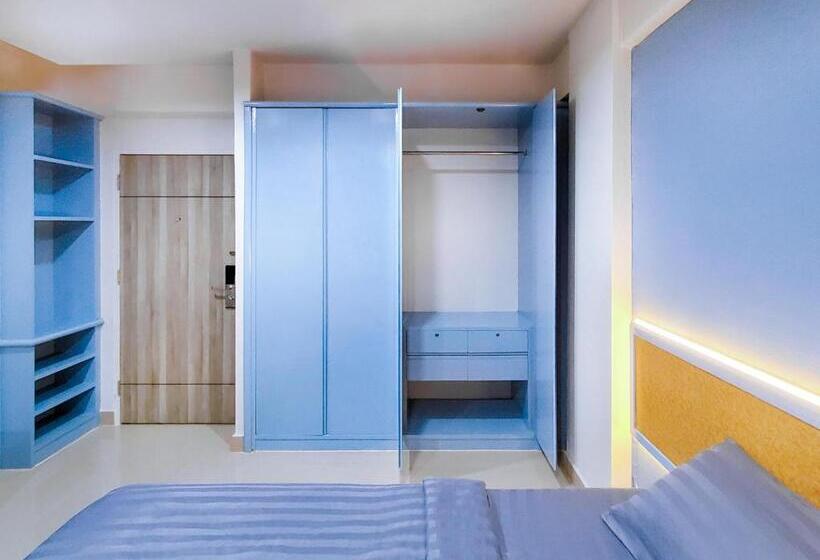 발코니 디럭스 룸, Chateau Hotel & Apartments