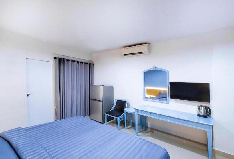 발코니 디럭스 룸, Chateau Hotel & Apartments