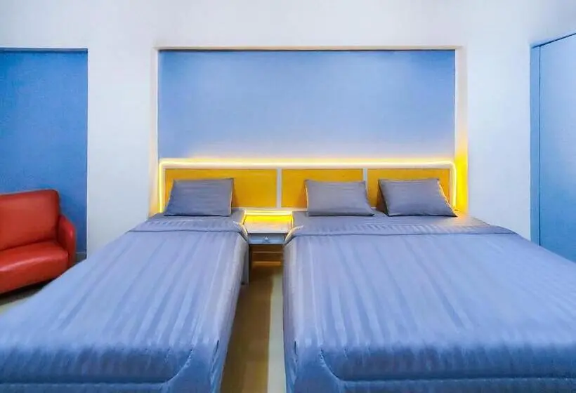 バルコニー付きスタンダードトリプルルーム, Chateau Hotel & Apartments