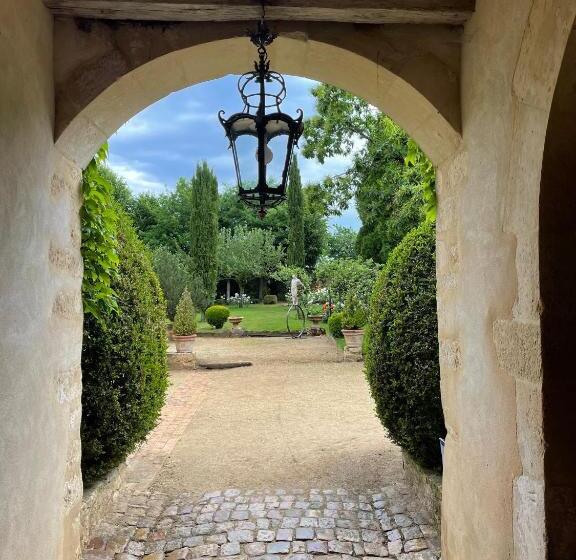 庭の見えるジュニアスイート, Clos Saint Léonard