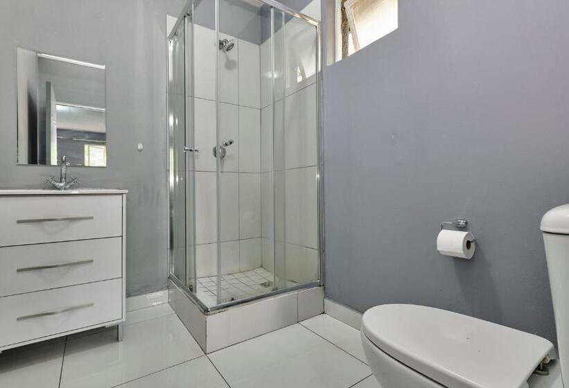 غرفة عائلية, Inn & Out Sandton