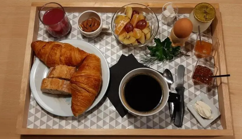 スタンダードルーム, Aux 77 Nuitées