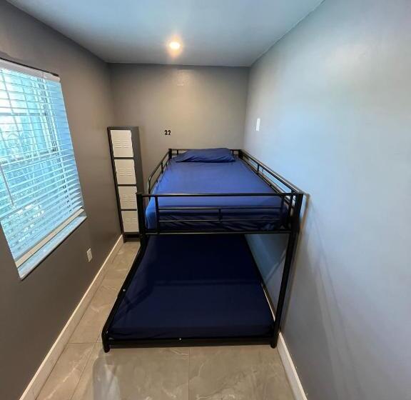 غرفة قياسية حمام مشترك, Art Graffiti