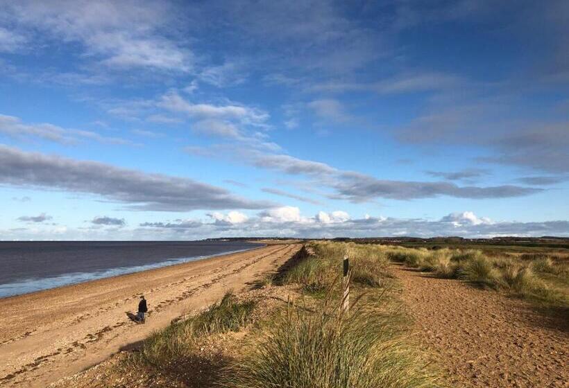 샬레, Norfolk Accommodation