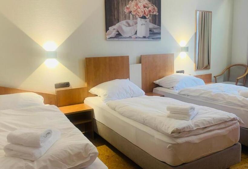 标准三人间, Gold´ne Krone