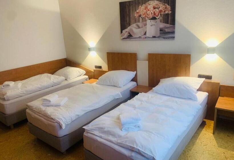 标准三人间, Gold´ne Krone