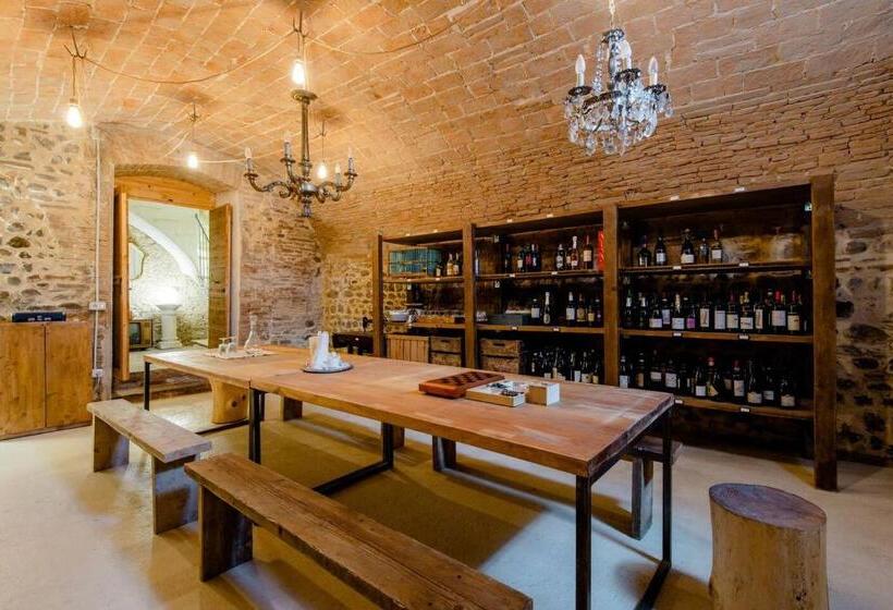 غرفة قياسية, La Casa Sulle Mura