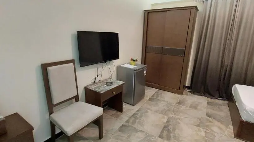 استودیوی استاندارد, Shabana House